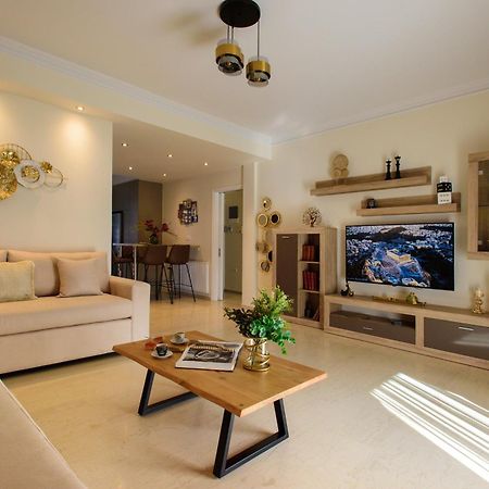 Blue Ark Harmony Residence Атина Екстериор снимка