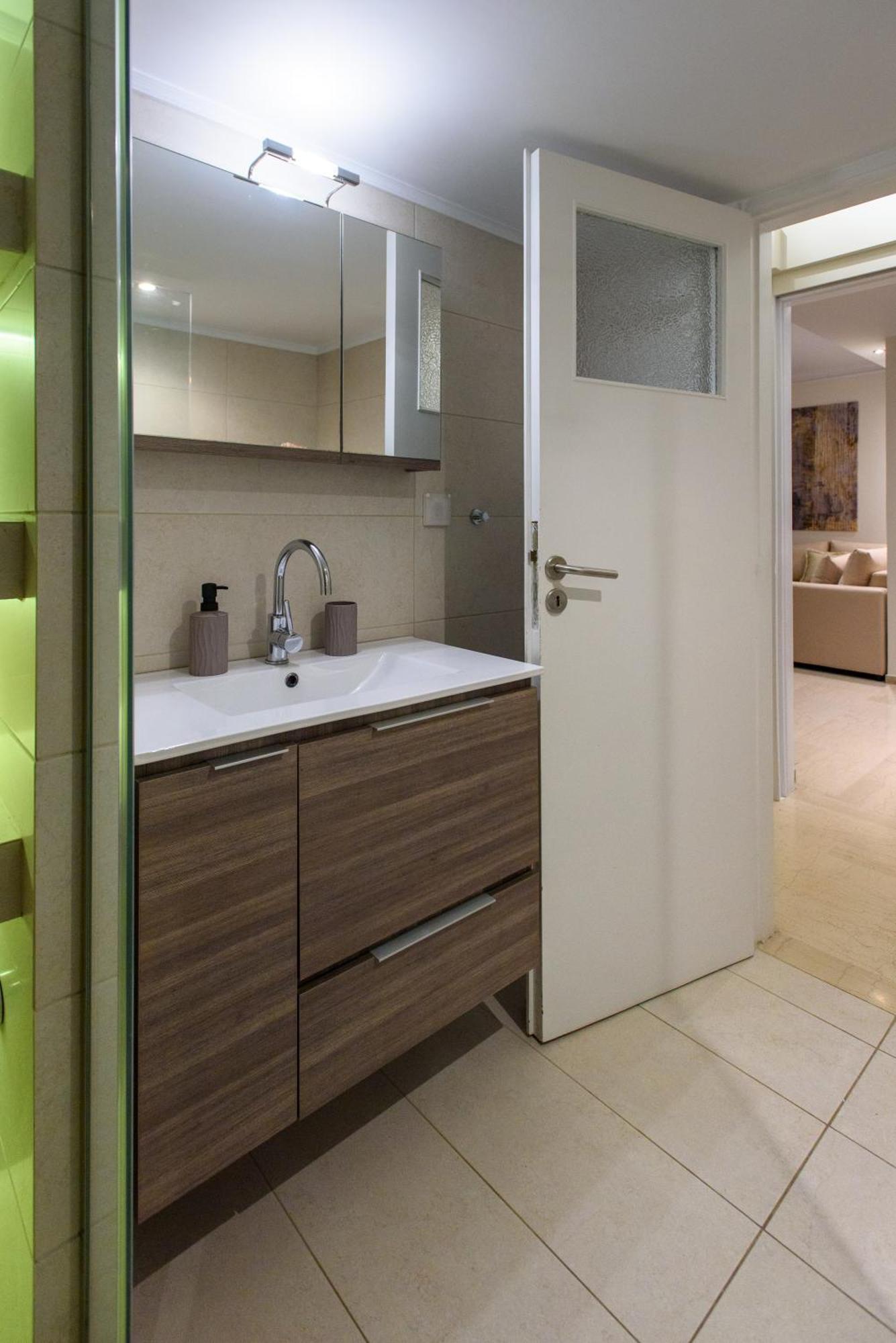 Blue Ark Harmony Residence Атина Екстериор снимка